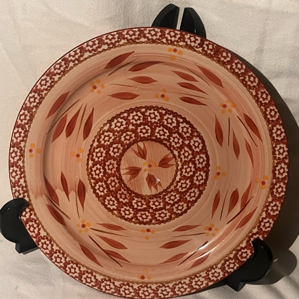 Decorative Ceramic Plate with Floral Pattern